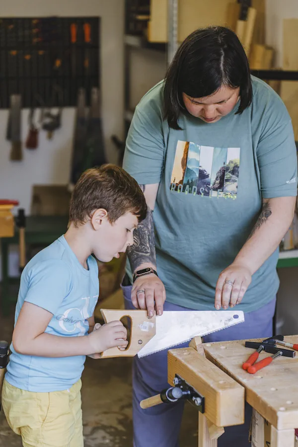 День открытого чемодана - занятие в столярной мастерской