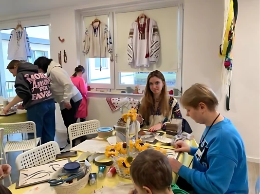 Besucher bringen ihre Kultur mit ein - Märchenkoffer