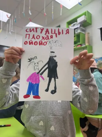 Kinderzeichnung - Gewalt, schlechte situation - Märchenkoffer e.V.